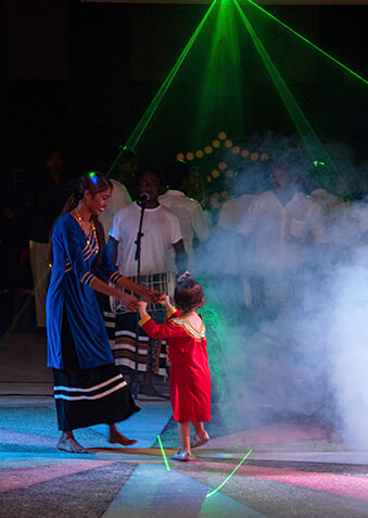 Зажигают две красавицы в стиле дивехи