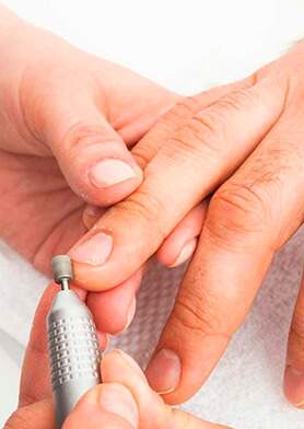 Кто сказал, что джентльменам не нужен маникюр?