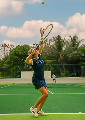 В Anantara Veli доступны тренировки с профи тенниса