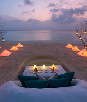 Ужин на пляже на Мальдивах