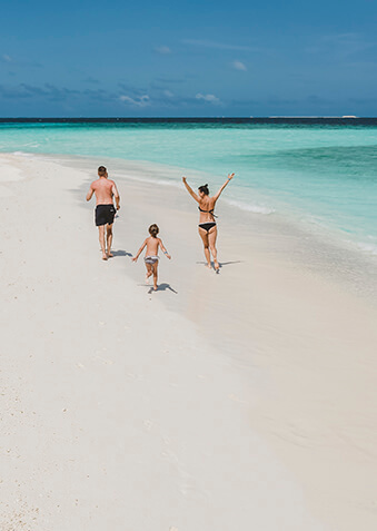 Идеальная семья на идеальном пляже Bandos Maldives