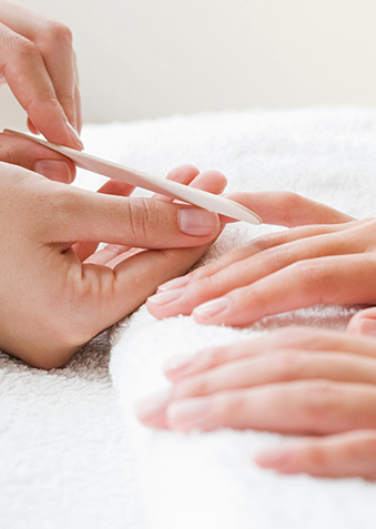 Маникюр Emerald Spa – побалуйте ручки нежным уходом