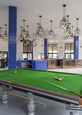 В Sunset Pool Cafe всегда можно сыграть партию в бильярд