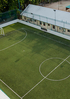 На острове достаточно места даже для футбольного поля