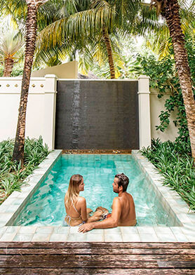 В Balance Wellness by Anantara есть бассейны в саду