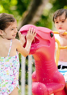 Маленькие гостьи Niyama желают маникюр, как у мам!