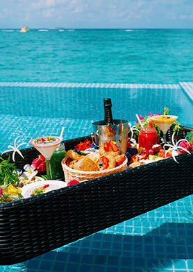 Заказать фирменный плавучий завтрак с шампанским