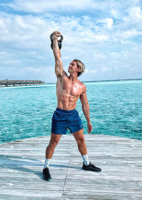 Занятия проводит двукратный чемпион мира Shaun Stafford