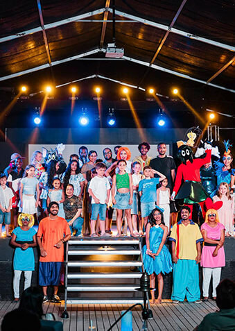 Как здорово, что все мы здесь сегодня собрались…