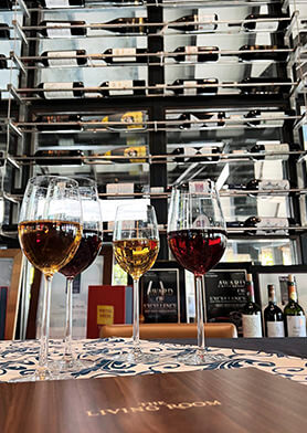 Дегустировать тонкие вина из разных стран мира