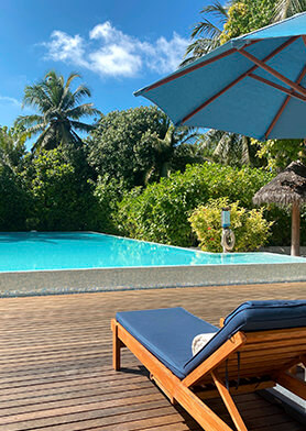 Главный бассейн Naladhu невелик, но есть большие в Anantara