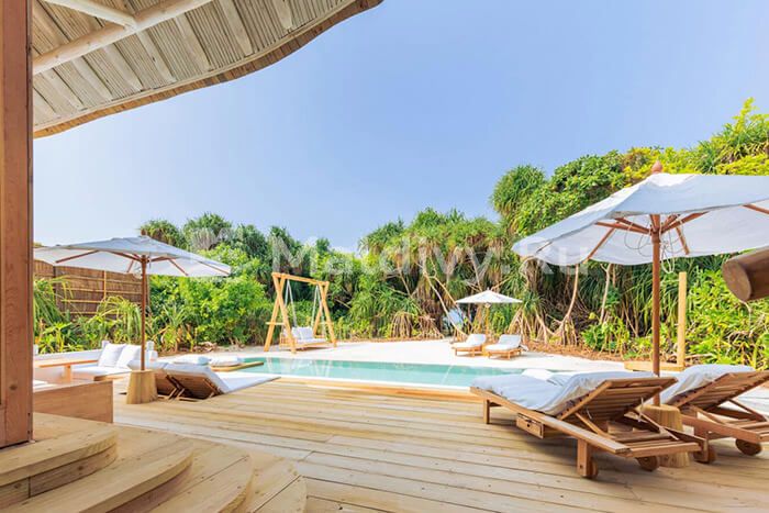 Терраса с бассейном