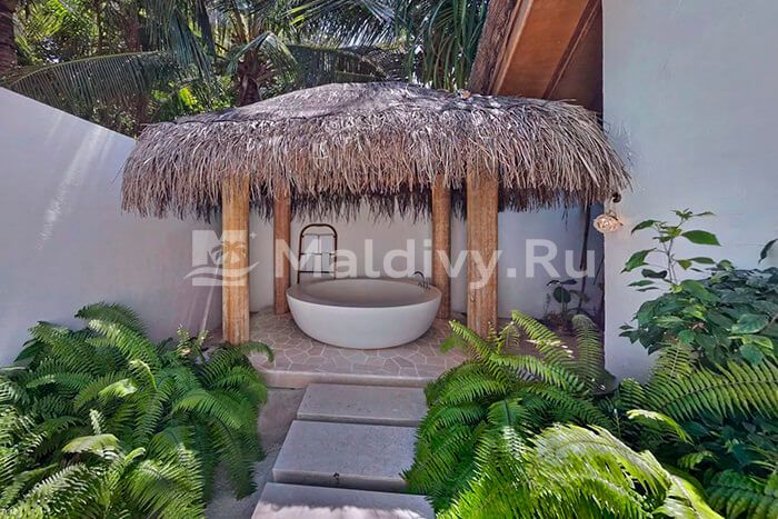 Ванна в саду