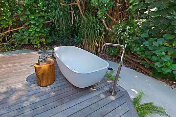 Ванна в джунглях