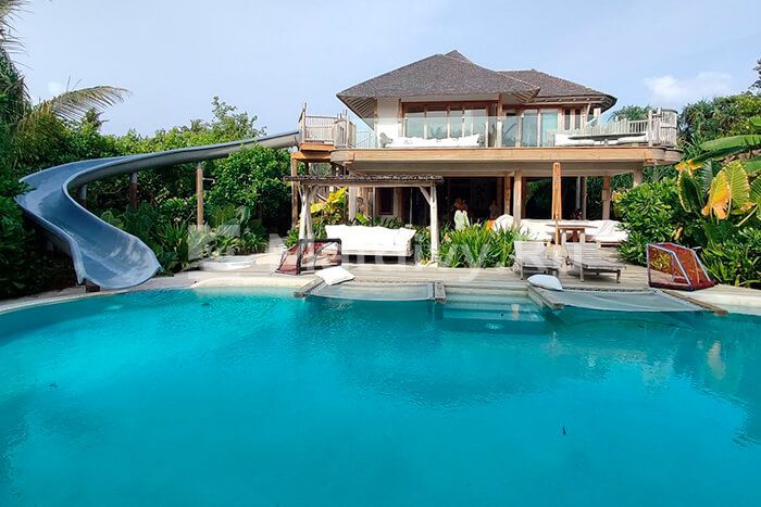 Терраса с бассейном