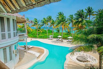 Терраса с бассейном