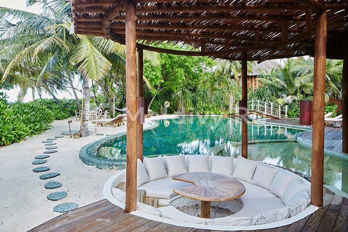 Круглый лаунж-кабана