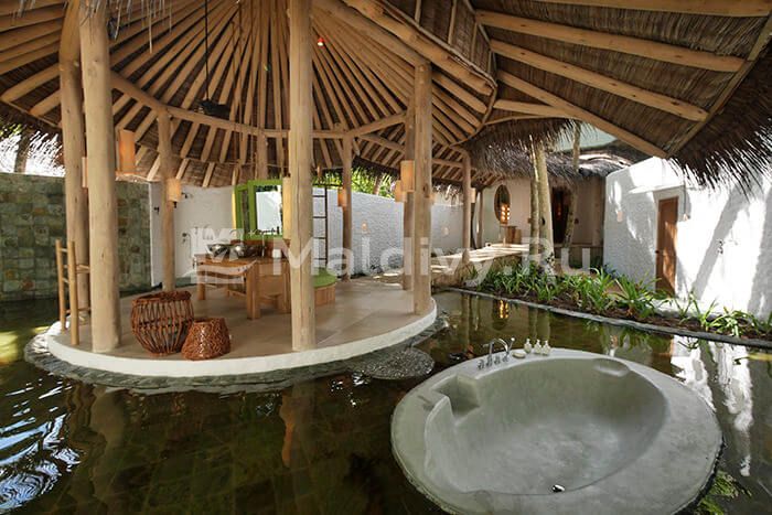 Полуоткрытая ванная